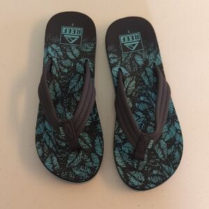 Reef Black and Teal Leaf Pattern Sandals